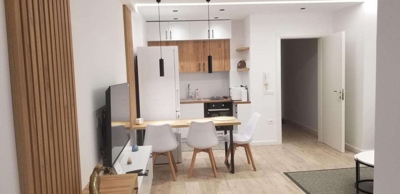 2A Near Blloku Area Apartment Тирана Екстер'єр фото